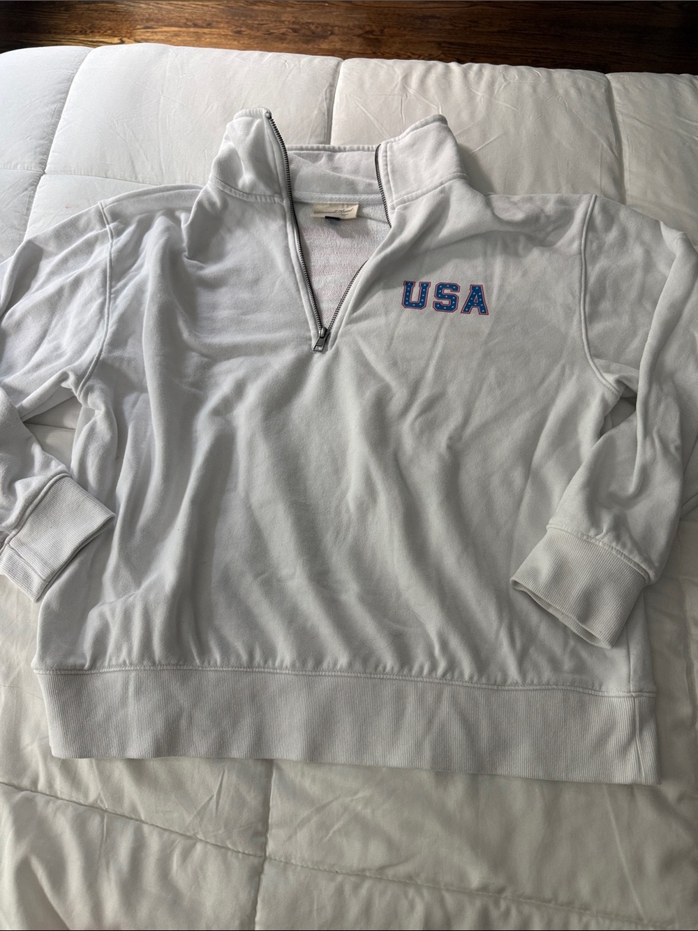 White USA Embroidered Quarter-Zip Pullover Sweater size large